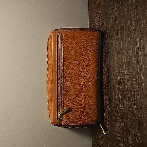 Women's Fossil Leather Wallet - Picture 2 of 3